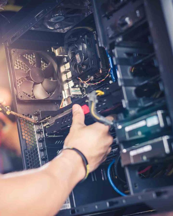 Dépannage informatique, Corps